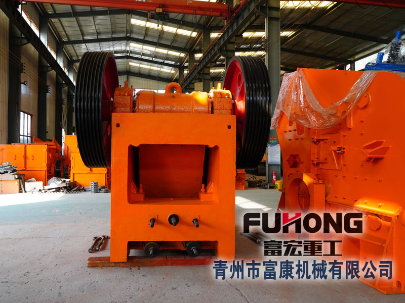 如何降低新型顎式破碎機(jī)在使用過程中的噪音問題？